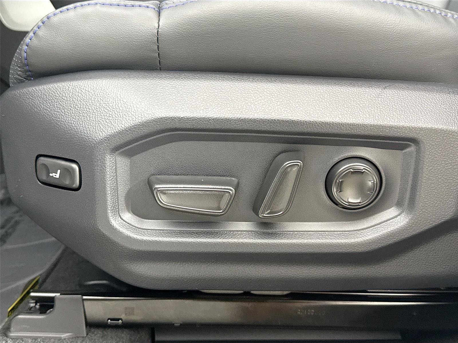 Used 2025 Toyota Tundra Platinum image 35