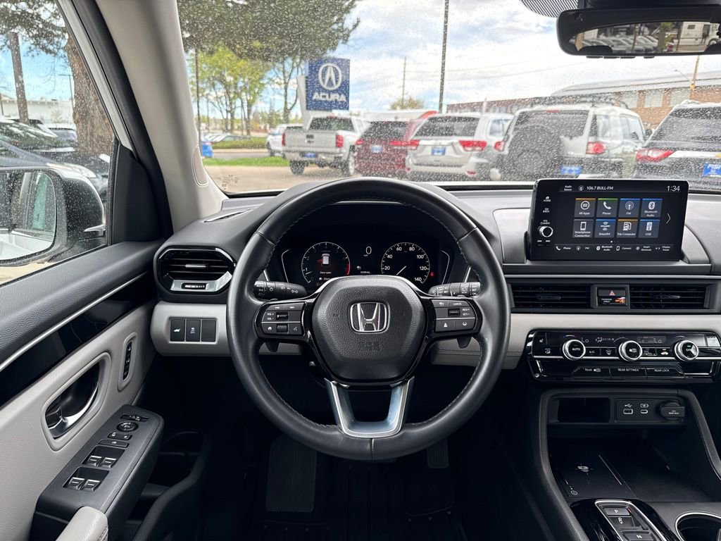 Used 2025 Honda Pilot EX-L image 2