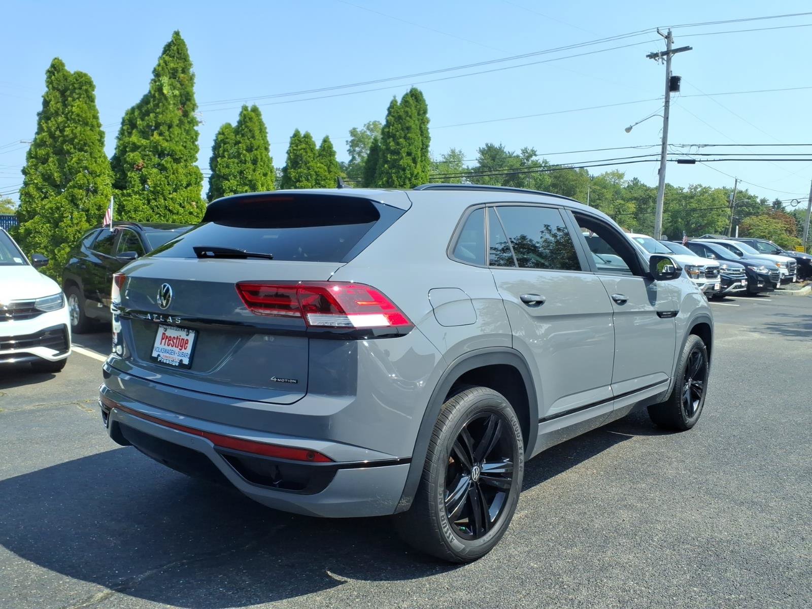 Certified 2023 Volkswagen Atlas Cross Sport SEL R-Line AWD/4WD image 2