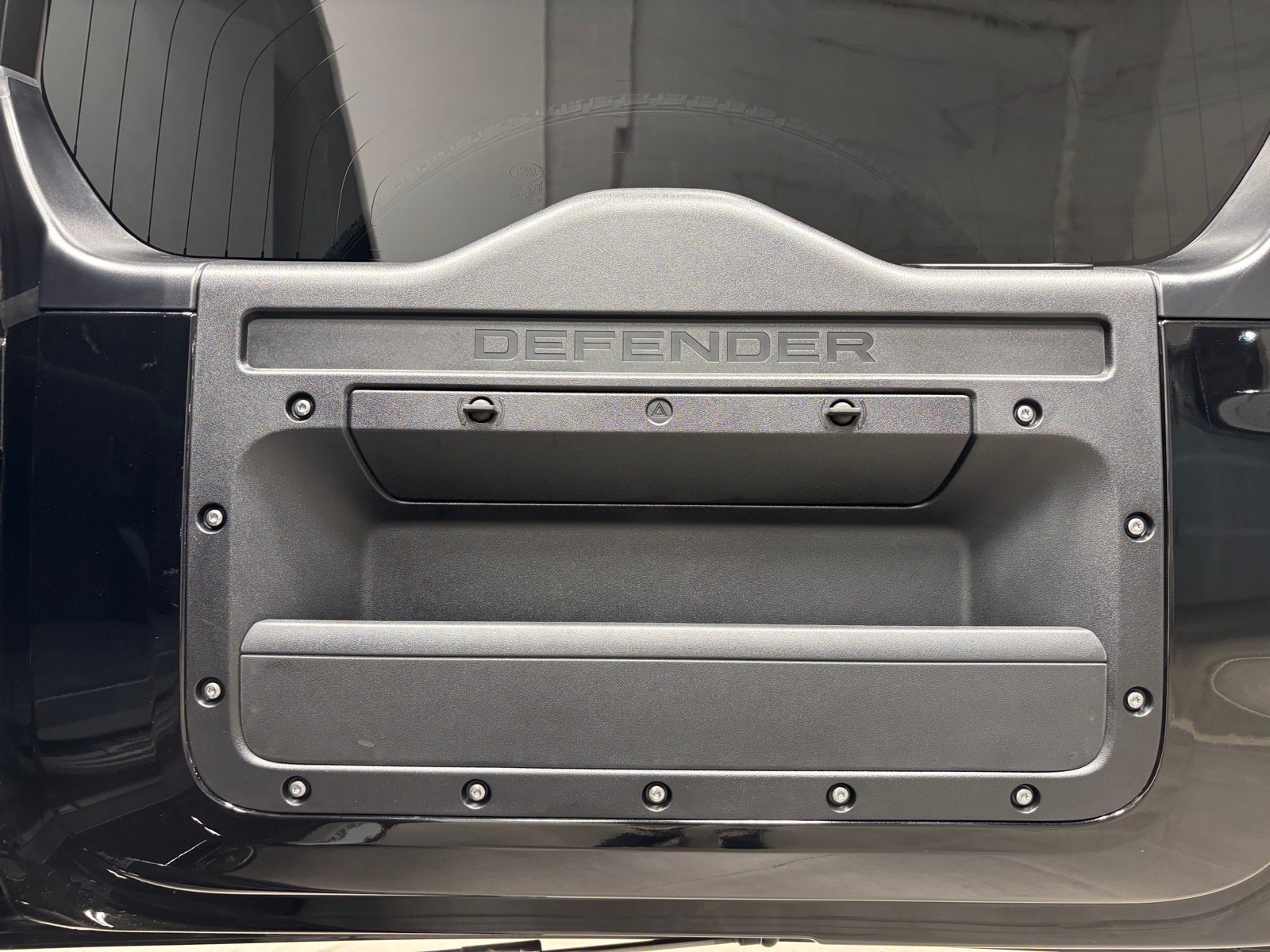 New 2025 Land Rover Defender 130 X-Dynamic SE AWD/4WD image 45