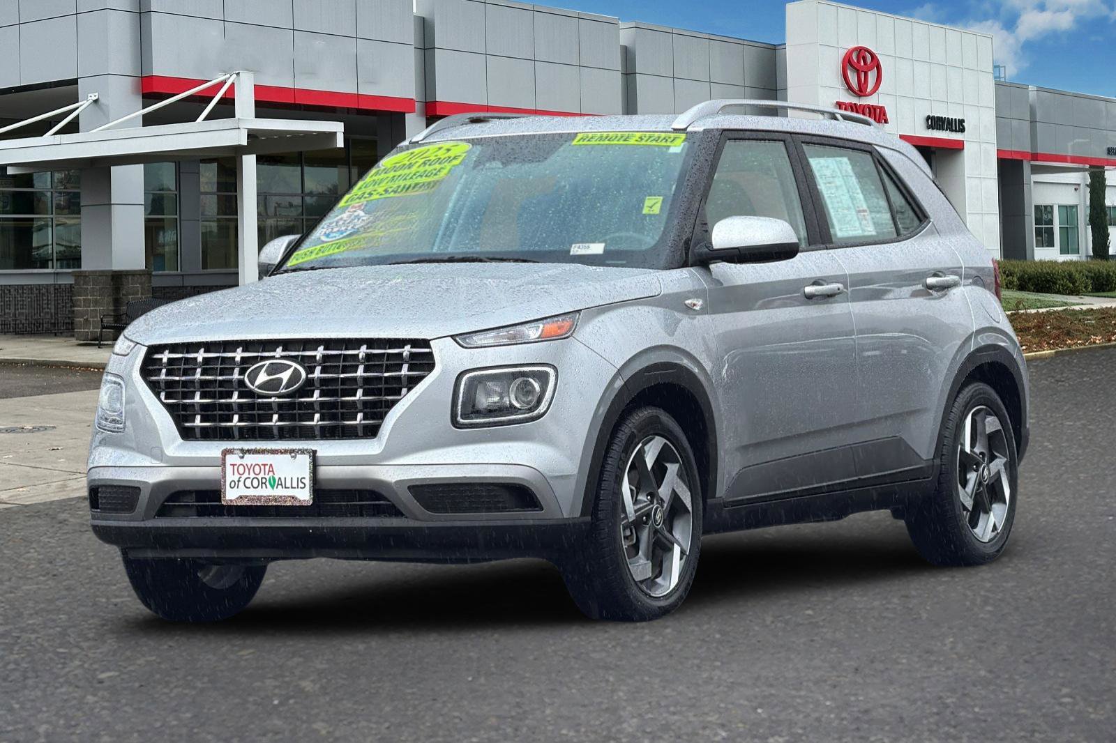 Used 2025 Hyundai Venue SEL image 8