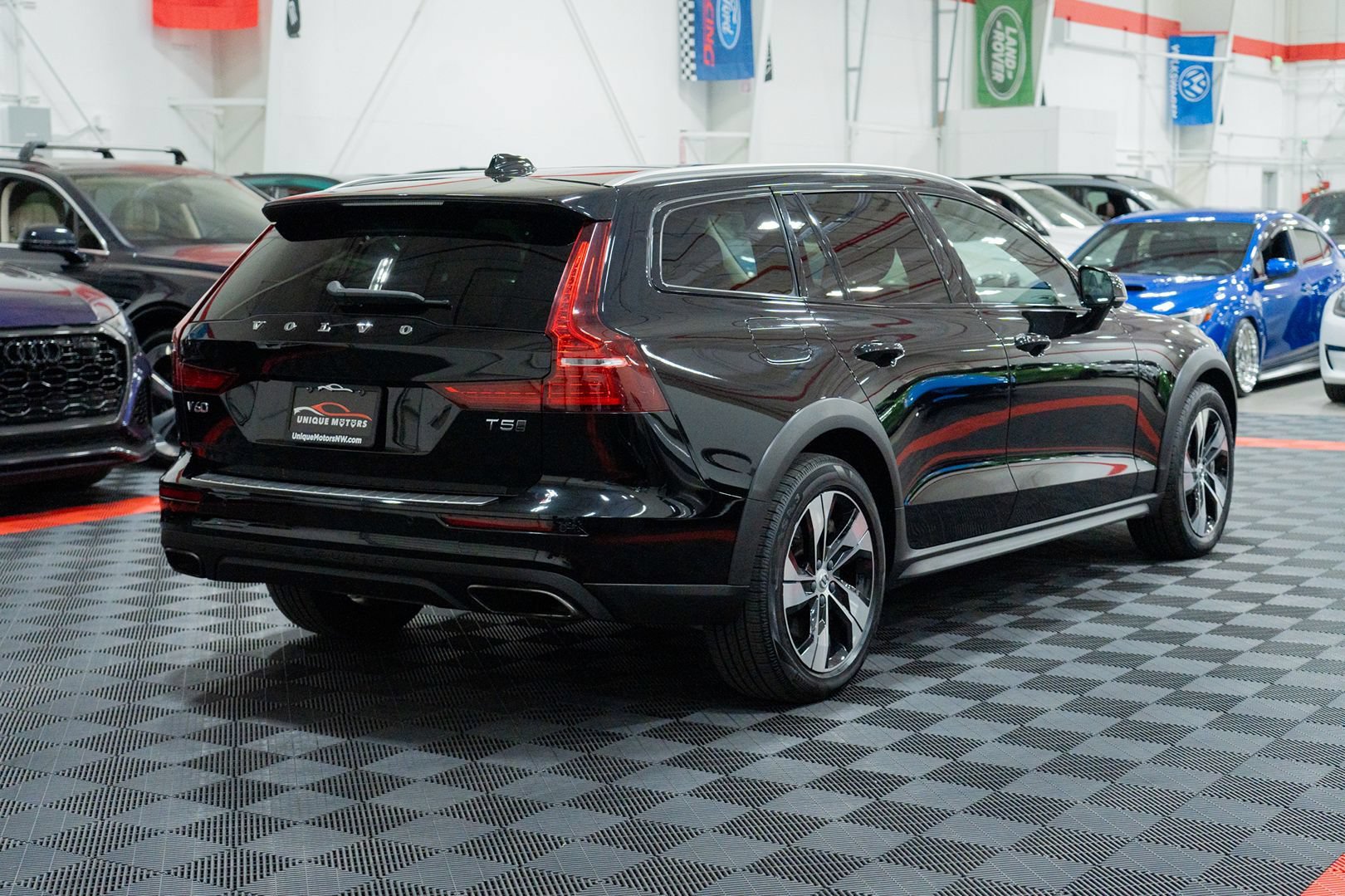 Used 2020 Volvo V60 T5 Cross Country AWD/4WD image 8