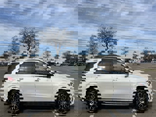 Used 2022 Mercedes-Benz GLE 450 4MATIC image 3