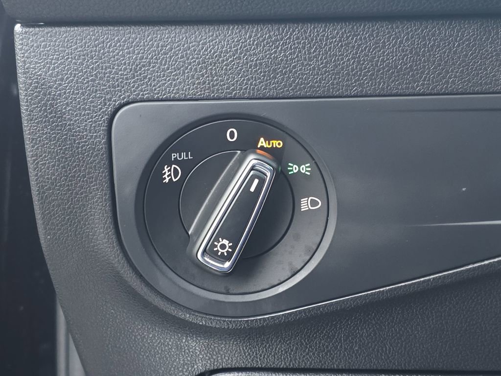 Used 2019 Volkswagen Tiguan S image 26