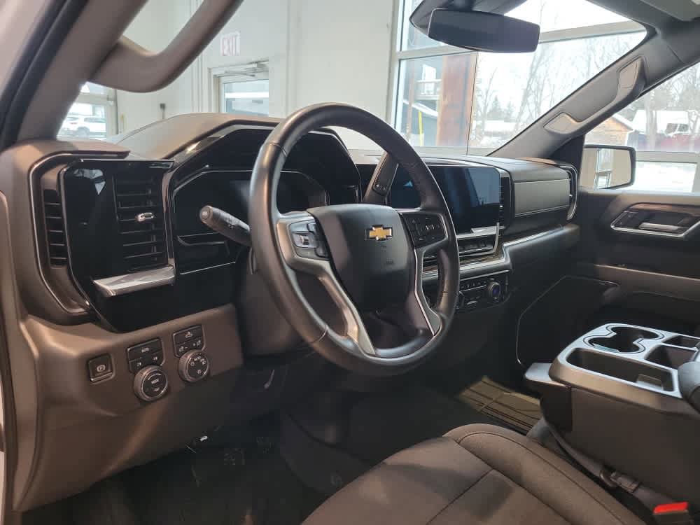 Used 2023 Chevrolet Silverado 1500 LT AWD/4WD image 10