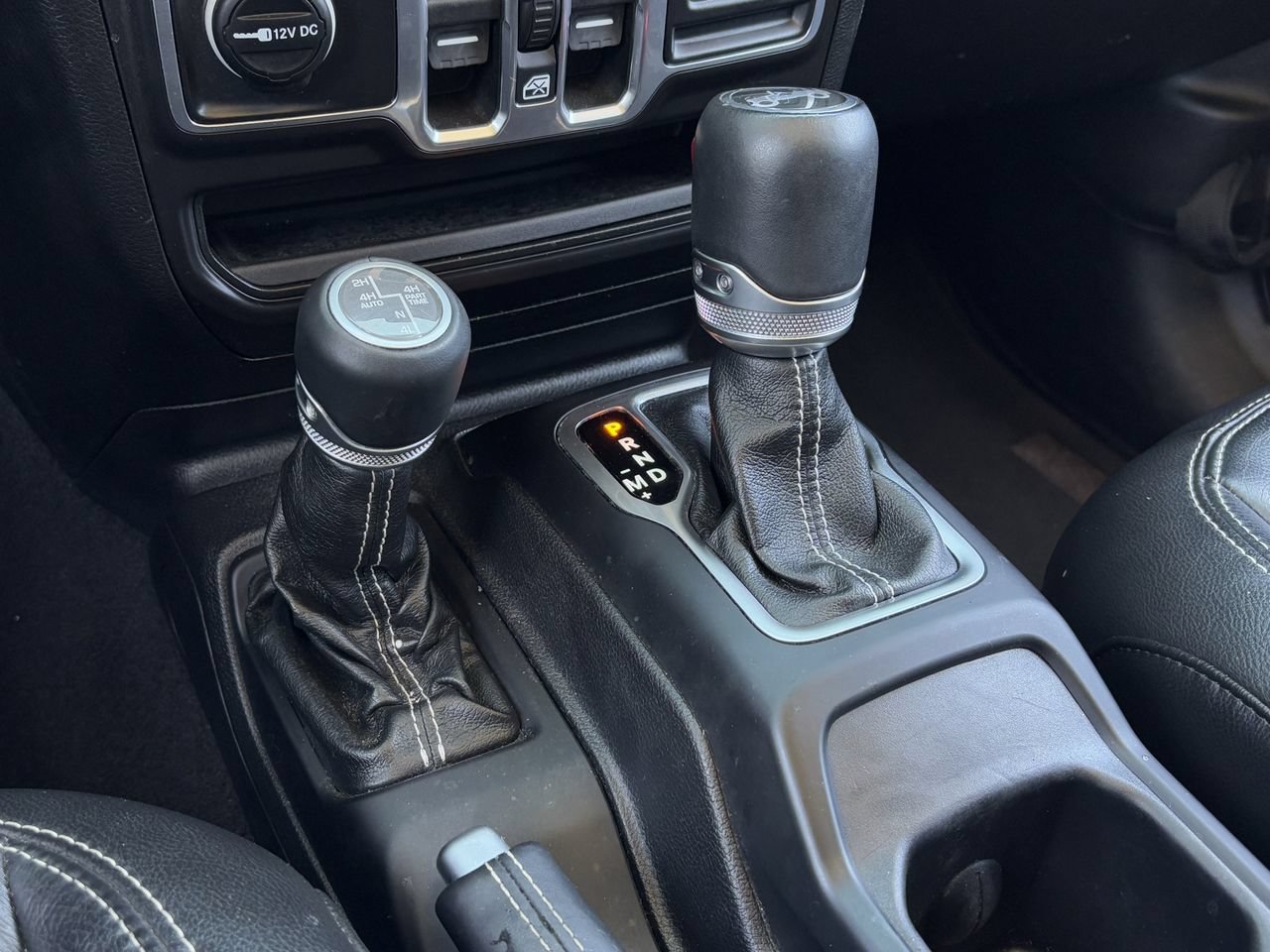 Used 2018 Jeep Wrangler Unlimited Sahara w/ Uconnect 4C Nav & Sound Group AWD/4WD image 19