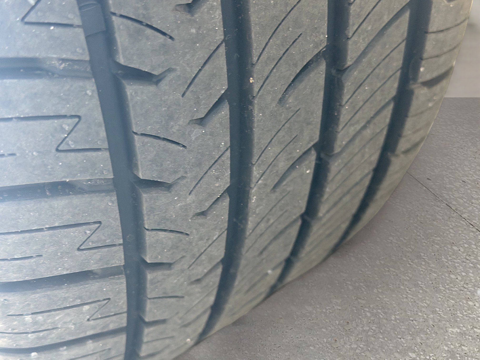 Used 2023 Volkswagen Tiguan SE R-Line image 40