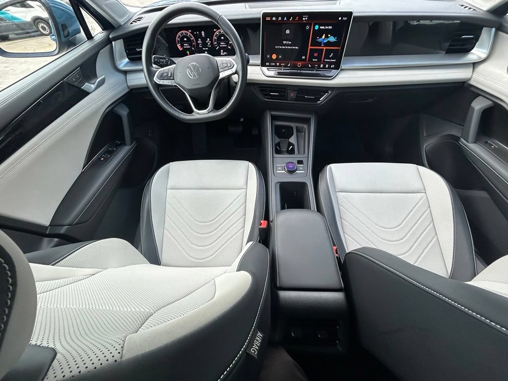 Used 2025 Volkswagen Tiguan SE FWD image 10