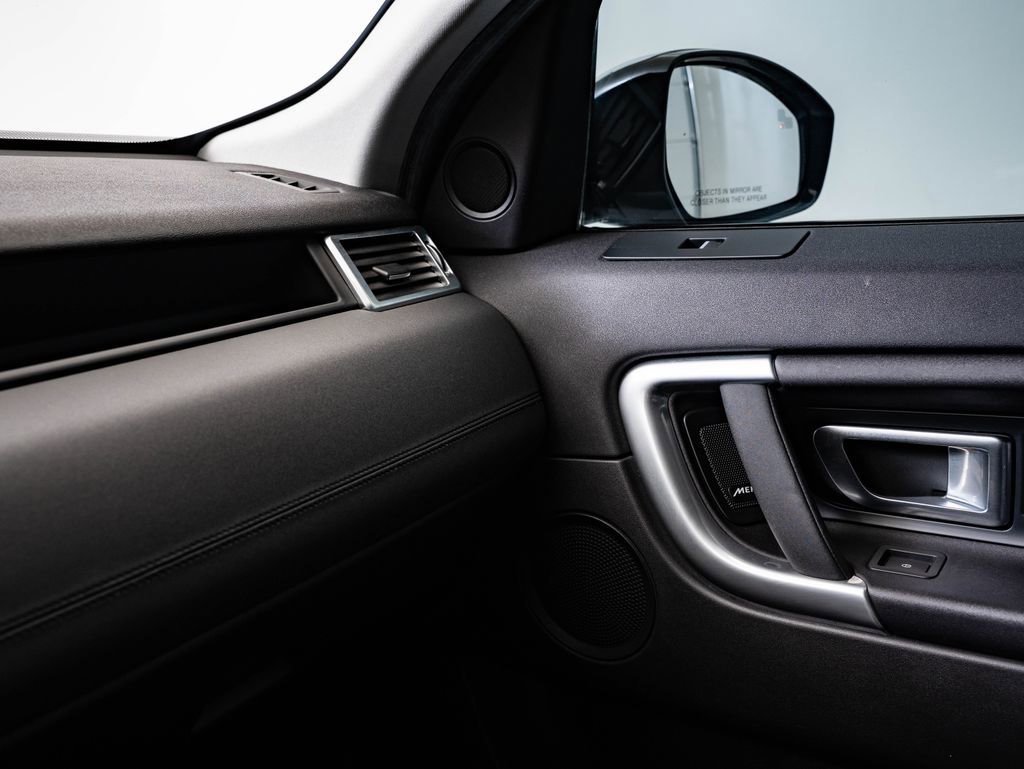 Used 2018 Land Rover Discovery Sport SE image 38