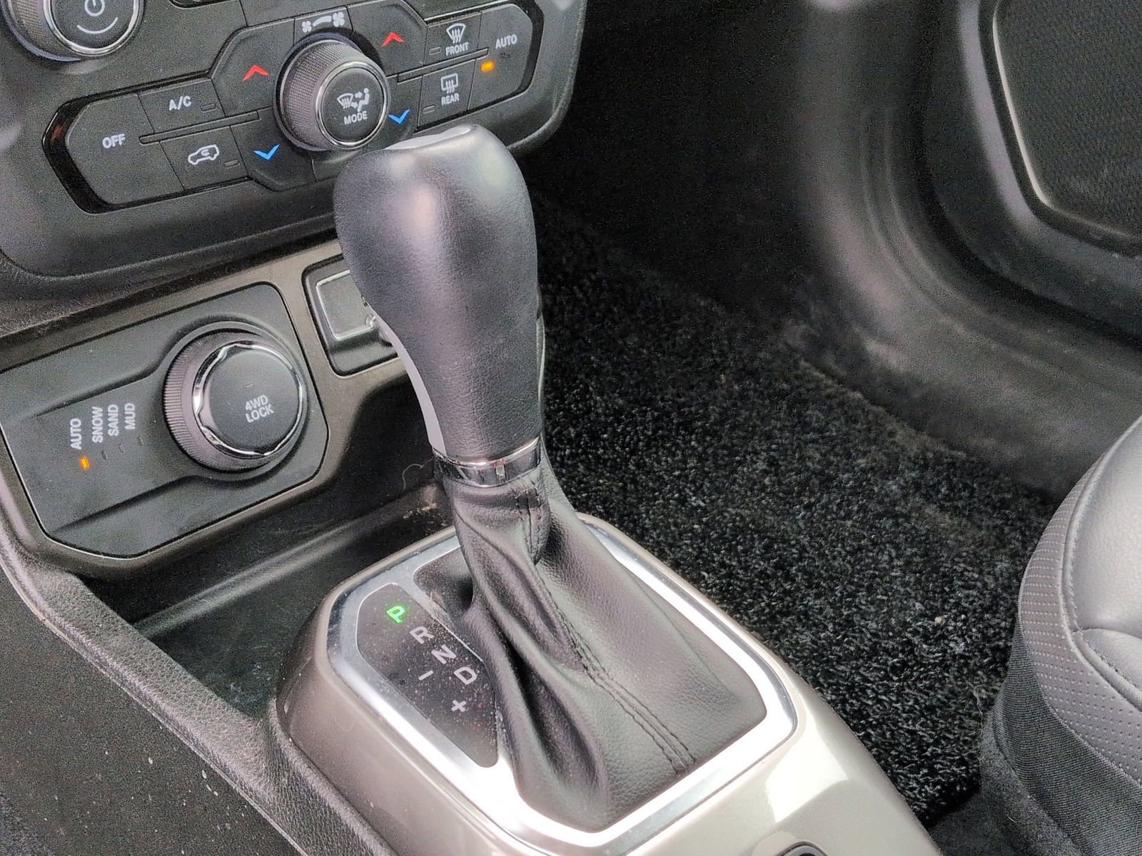 Used 2020 Jeep Renegade Limited image 33