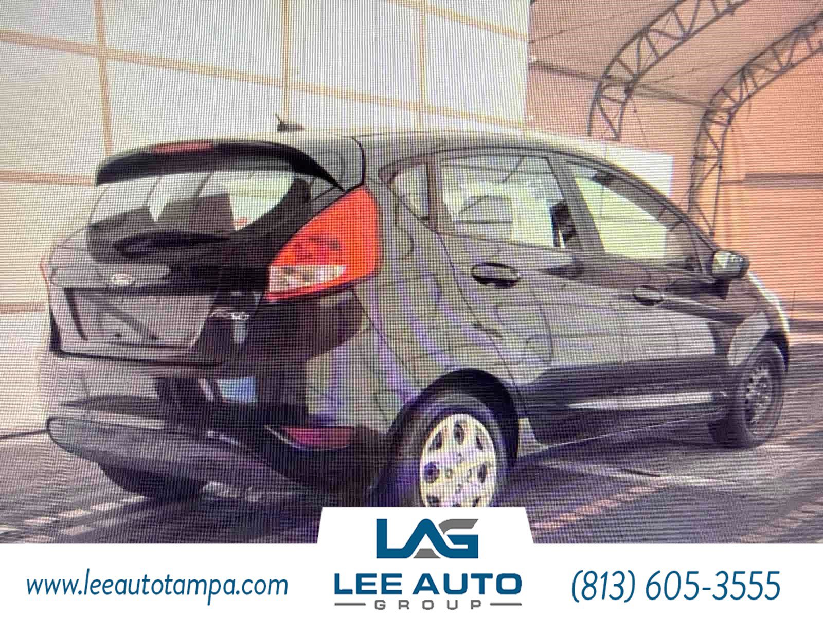 Used 2012 Ford Fiesta SE FWD image 2