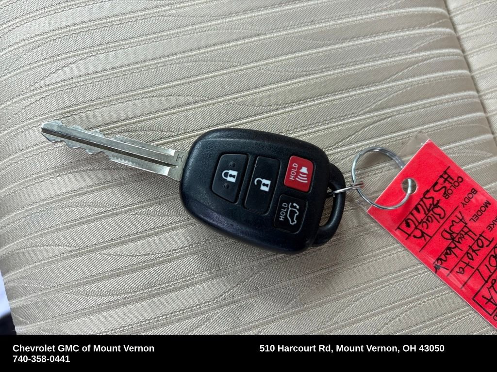 Used 2017 Toyota Highlander LE image 28