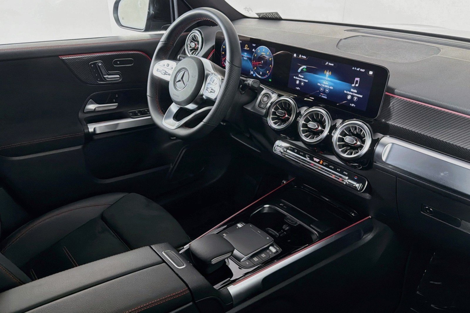 Used 2023 Mercedes-Benz GLB 250 4MATIC image 18