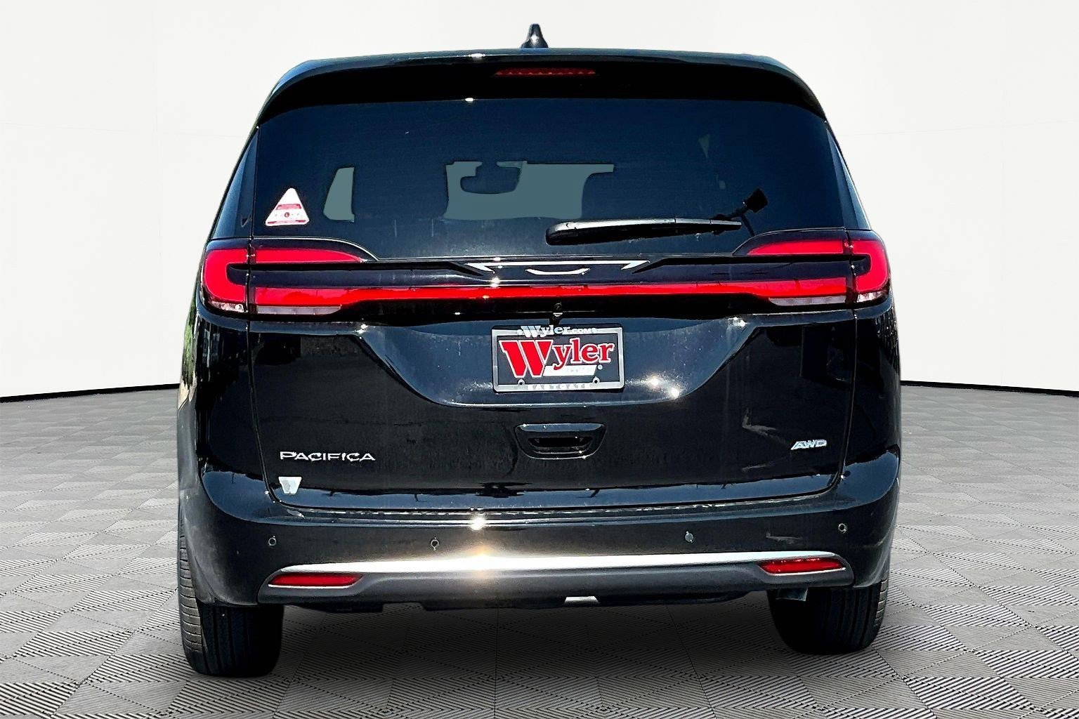 New 2027 Chrysler Pacifica Select AWD/4WD image 5
