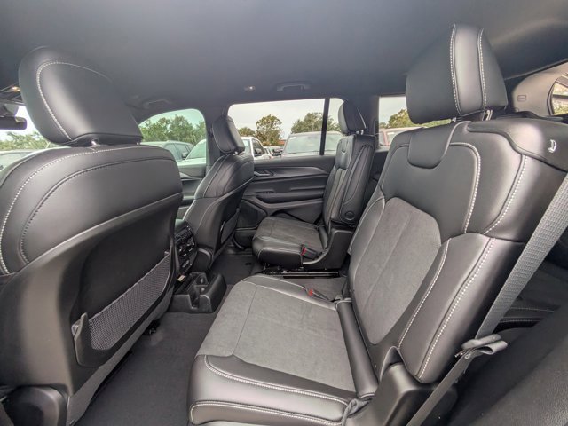 New 2025 Jeep Grand Cherokee L Laredo image 12