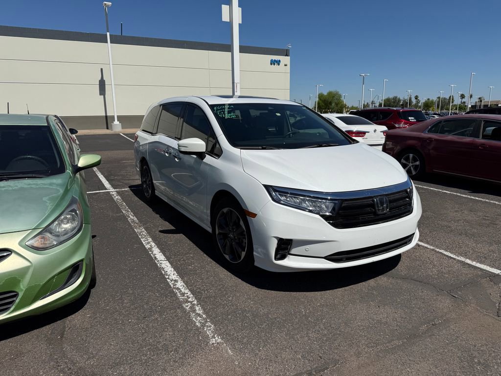 Used 2023 Honda Odyssey Elite image 3