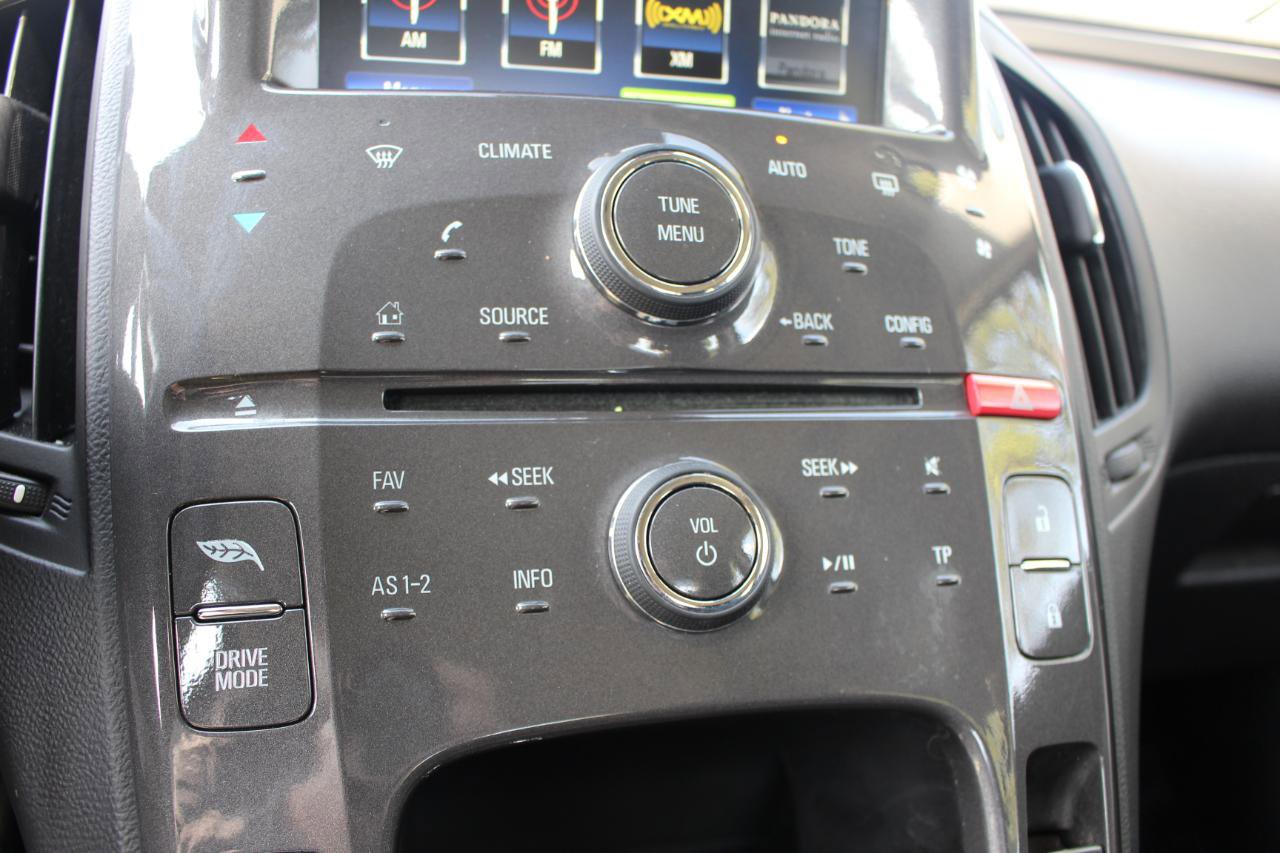 Used 2015 Chevrolet Volt FWD image 25