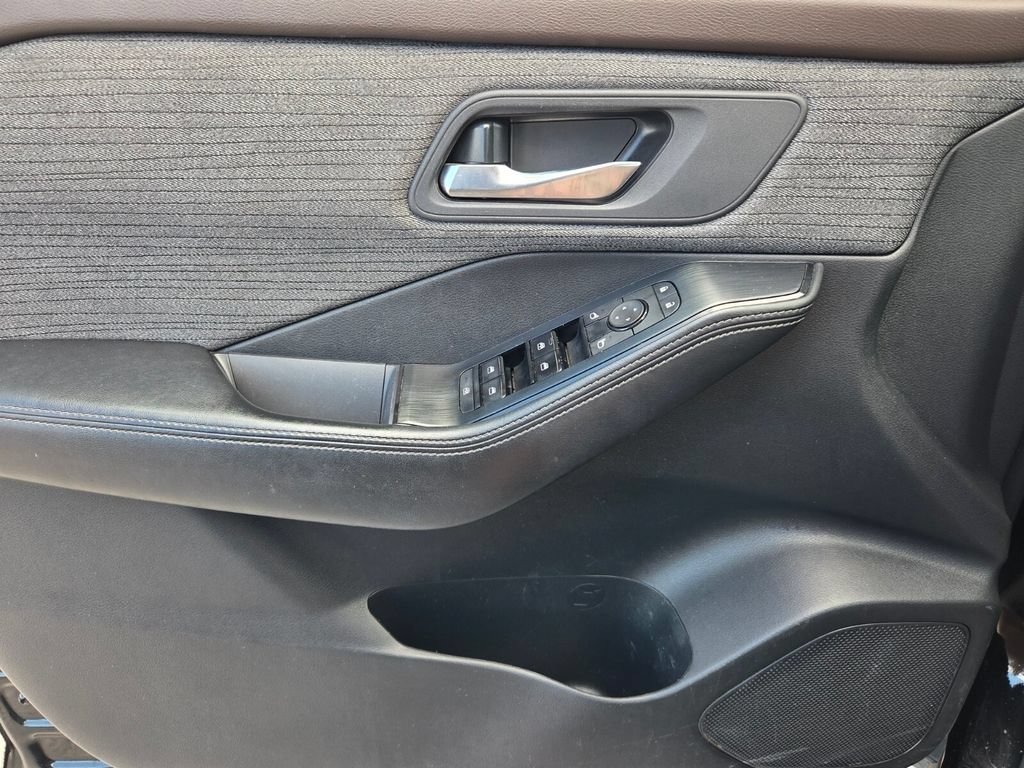 Used 2022 Nissan Rogue SV FWD image 20