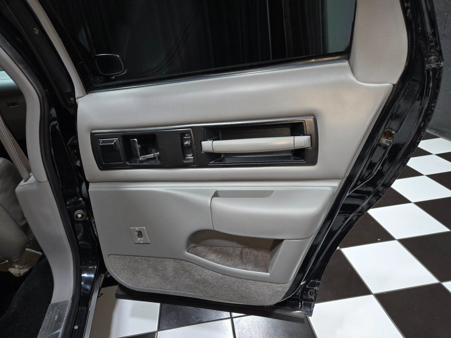 Used 1994 Chevrolet Impala SS RWD image 84