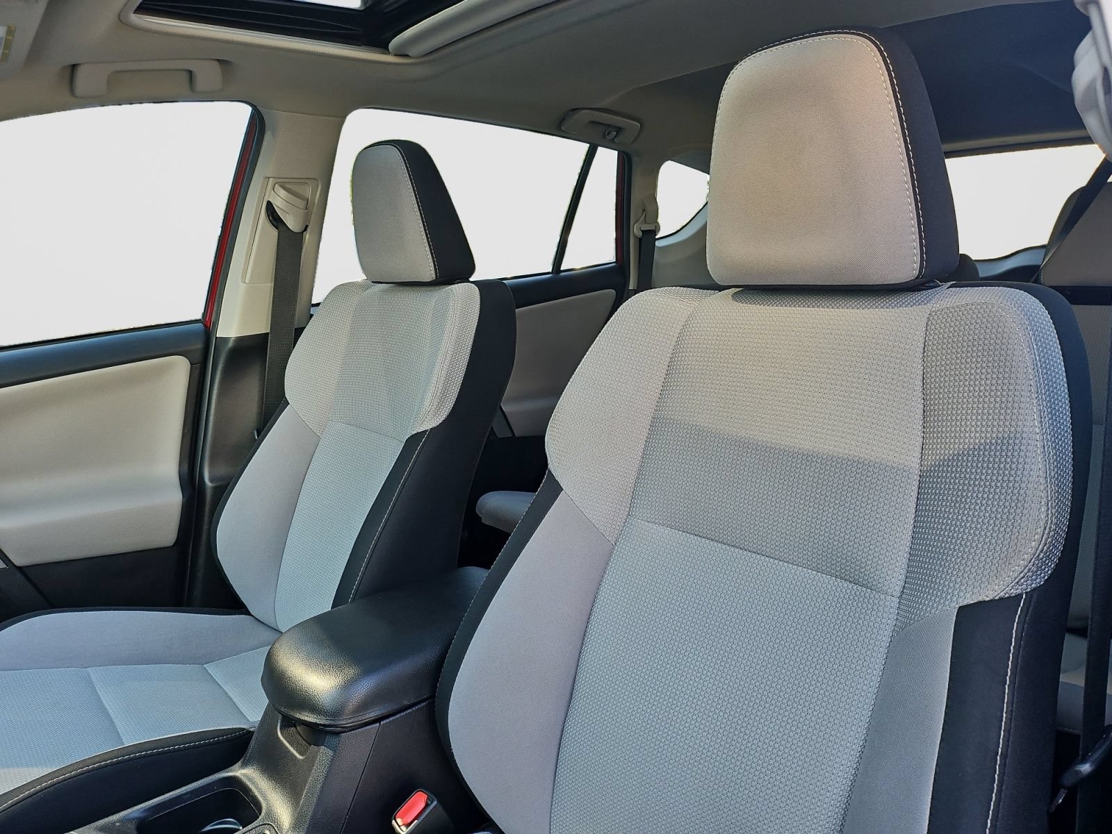 Used 2018 Toyota RAV4 XLE AWD/4WD image 22
