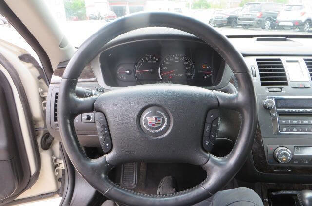 Used 2010 Cadillac DTS Luxury FWD image 15
