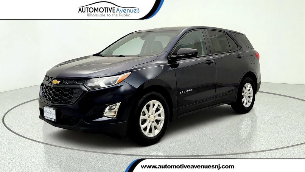 Used 2020 Chevrolet Equinox LS w/ LS Convenience Package FWD image 1