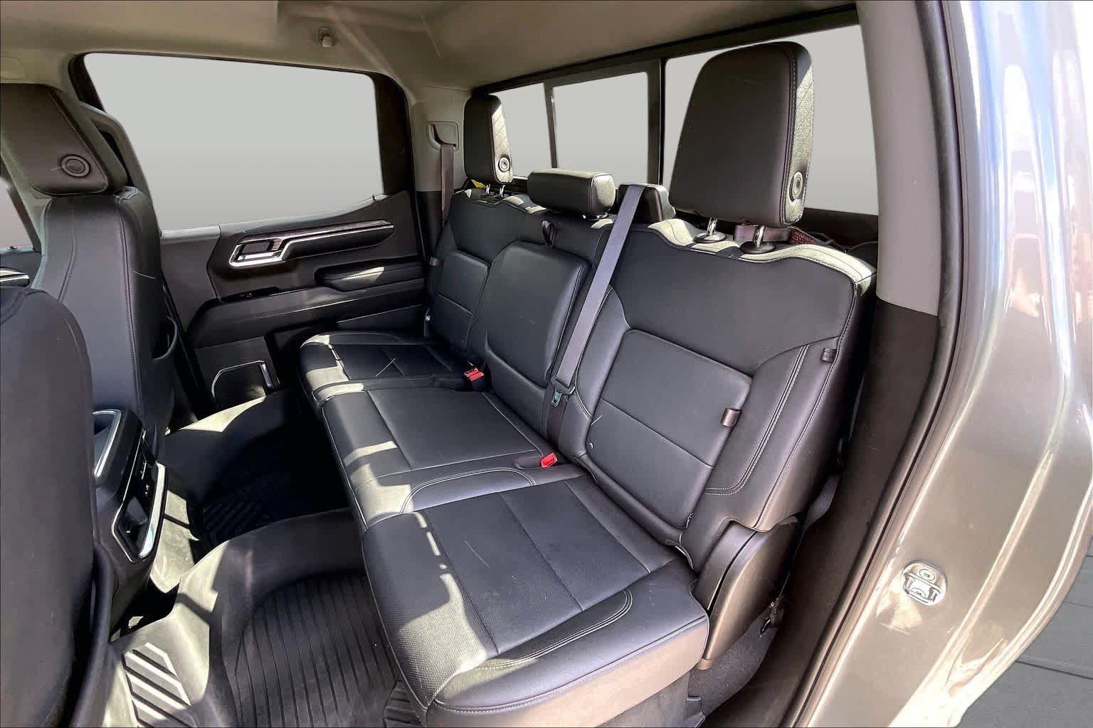 Used 2024 Chevrolet Silverado 1500 LTZ AWD/4WD image 25