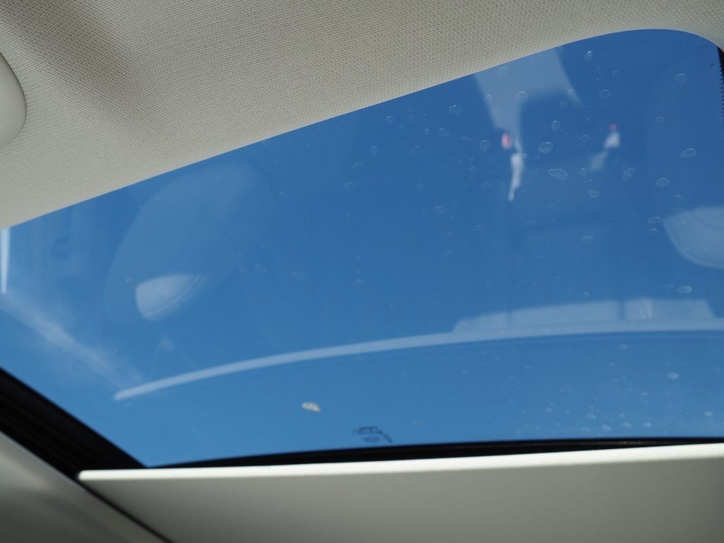 Used 2022 Jeep Cherokee Limited image 9