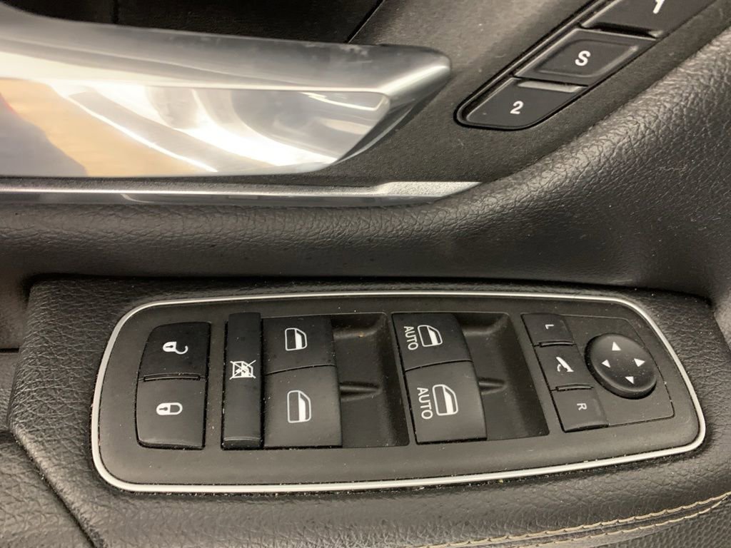 Used 2022 RAM 1500 Laramie AWD/4WD image 3