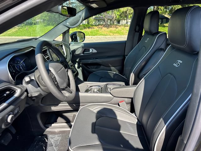 New 2027 Chrysler Pacifica Limited w/ Family Tech Group FWD image 6