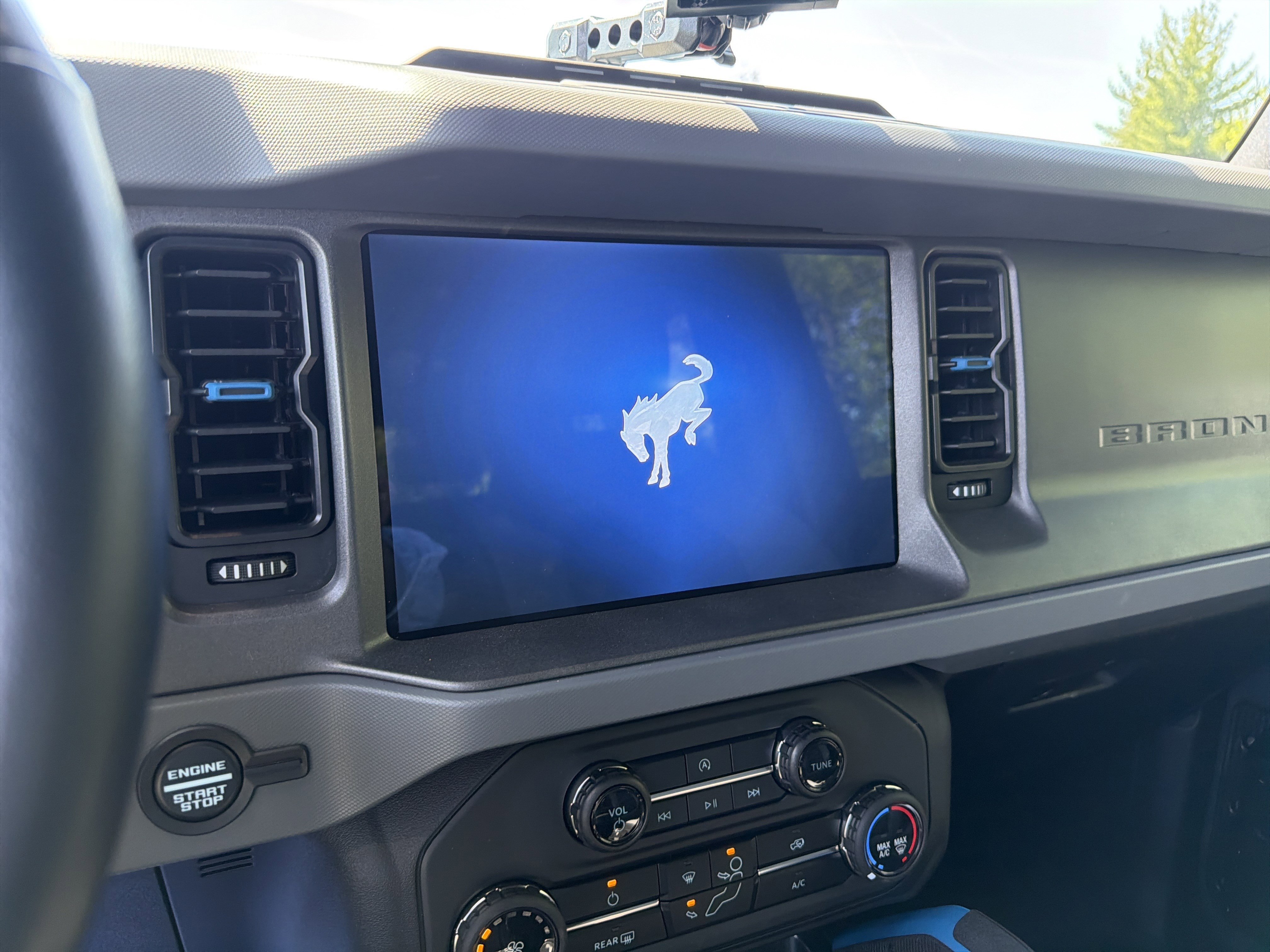 Used 2024 Ford Bronco Black Diamond image 16