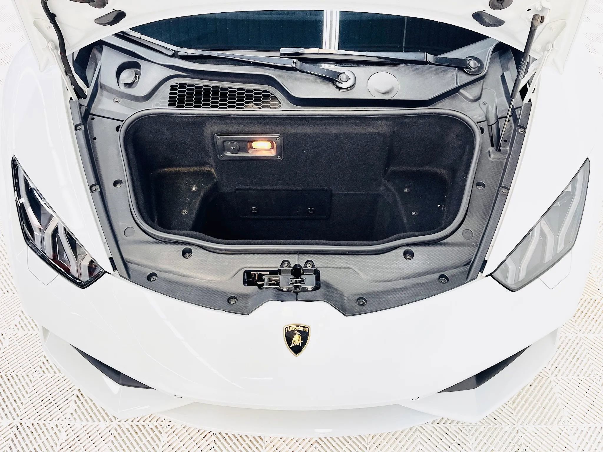 Used 2015 Lamborghini Huracan LP 610-4 AWD/4WD image 27