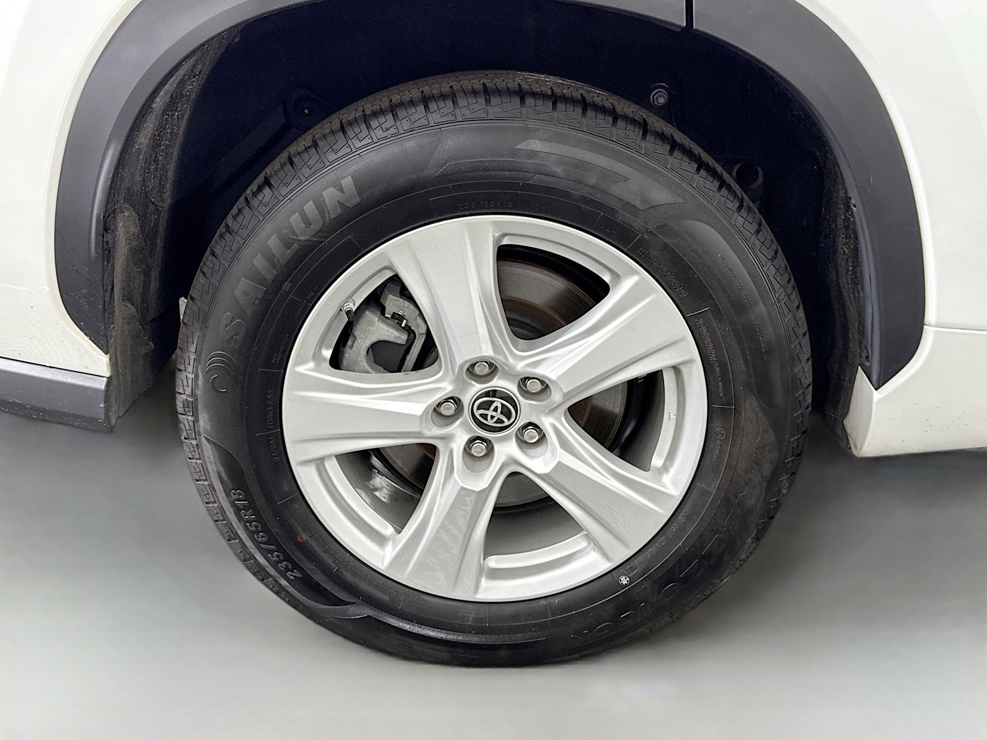 Used 2023 Toyota Highlander L image 33