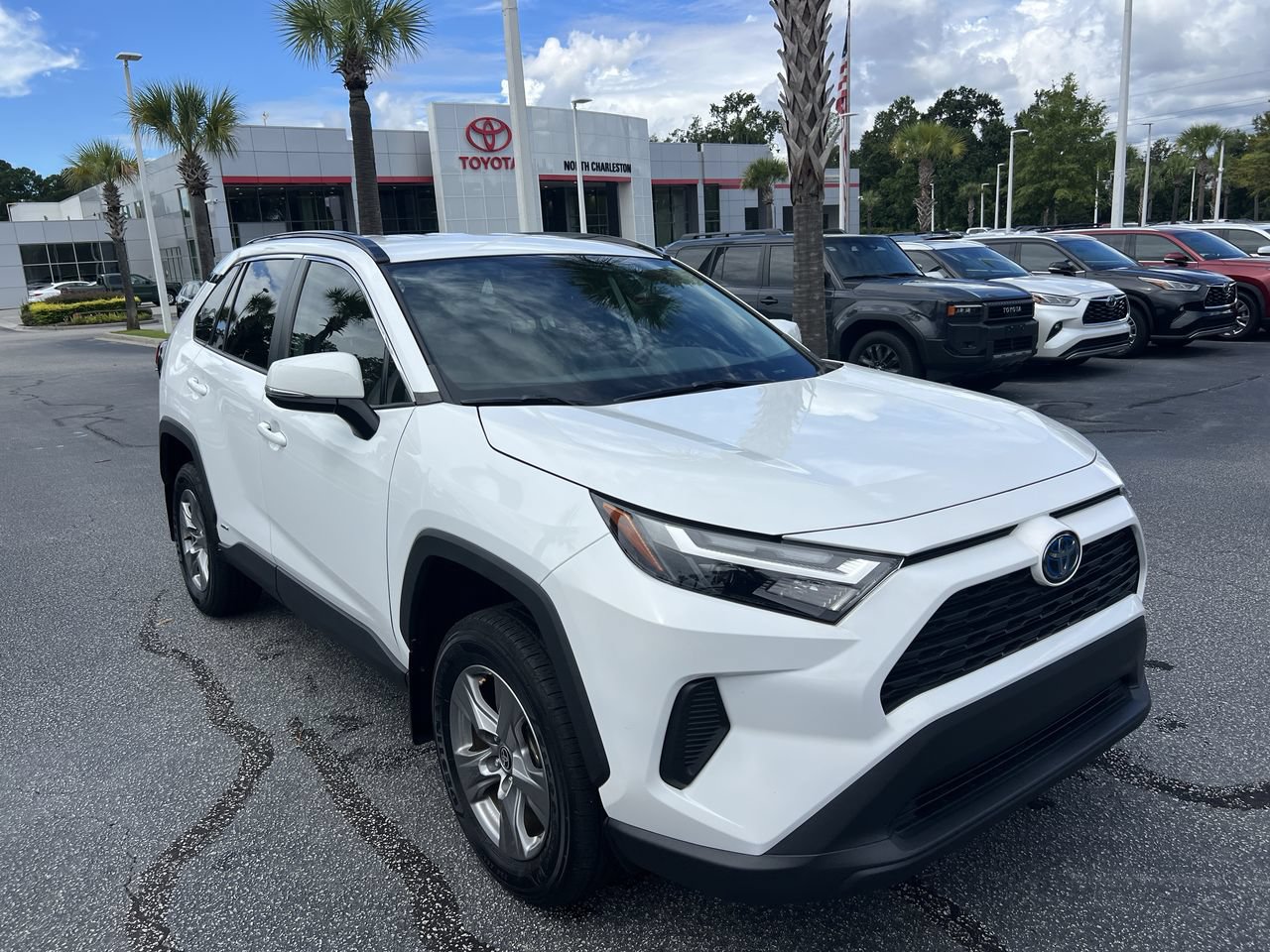 Used 2024 Toyota RAV4 XLE AWD/4WD image 2