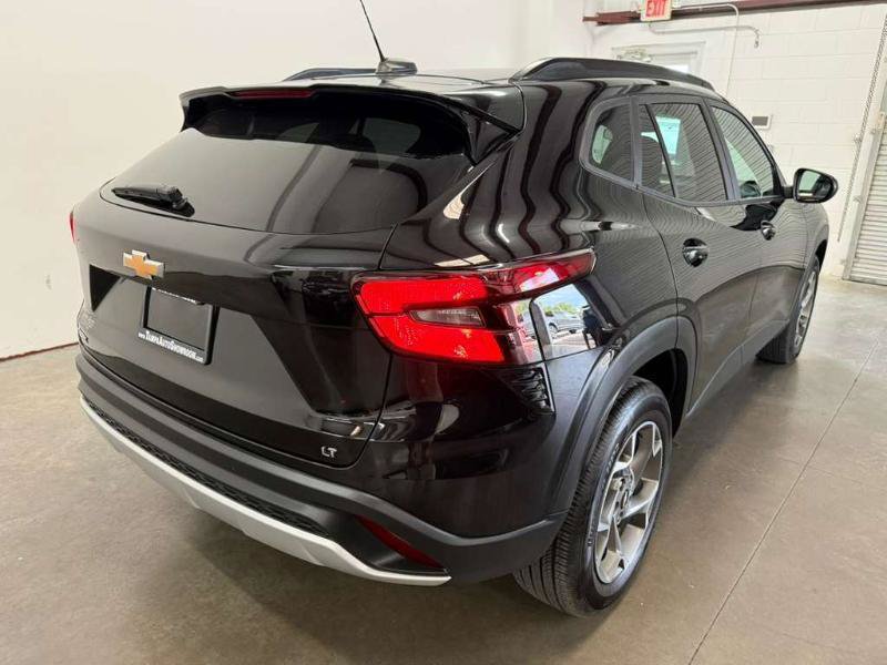 Used 2025 Chevrolet Trax LT w/ LT Convenience Package FWD image 7