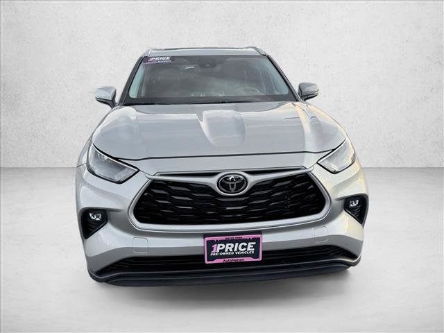 Used 2024 Toyota Highlander XLE image 2
