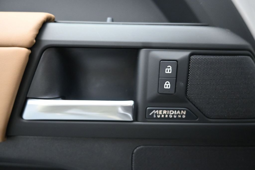 New 2026 Land Rover Defender 110 X-Dynamic SE AWD/4WD image 25