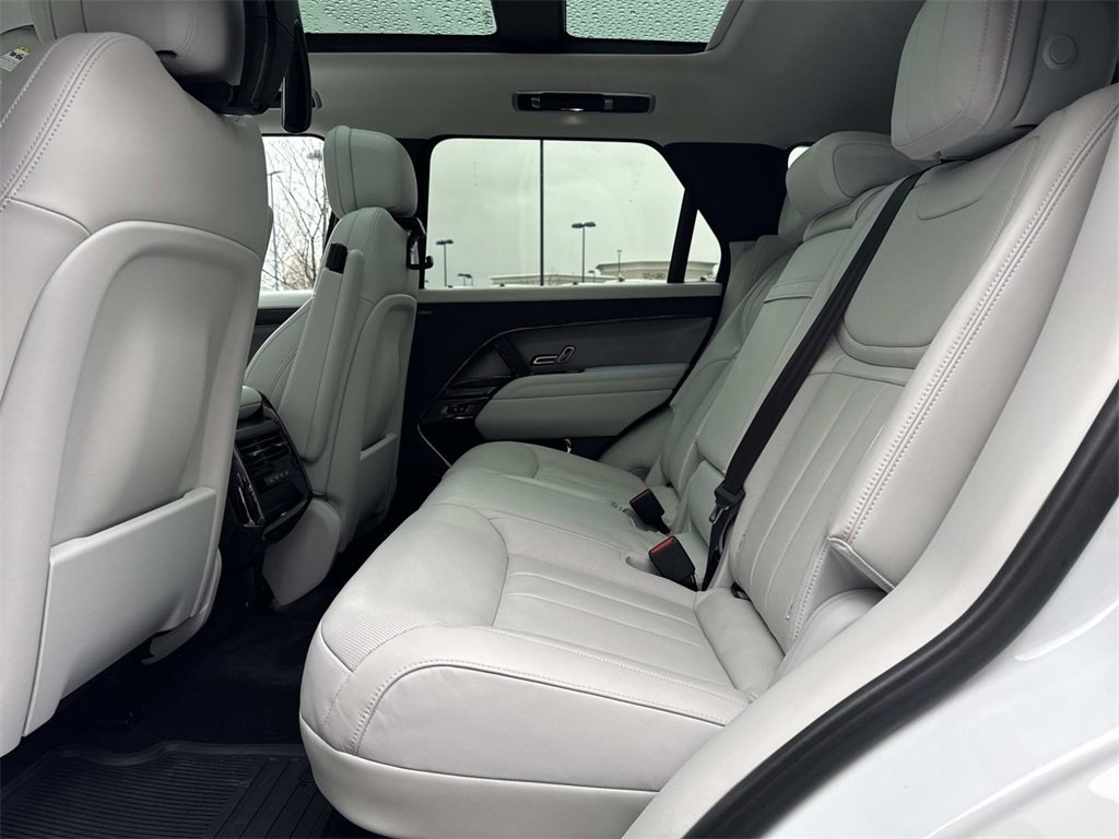 Used 2023 Land Rover Range Rover Sport SE image 14