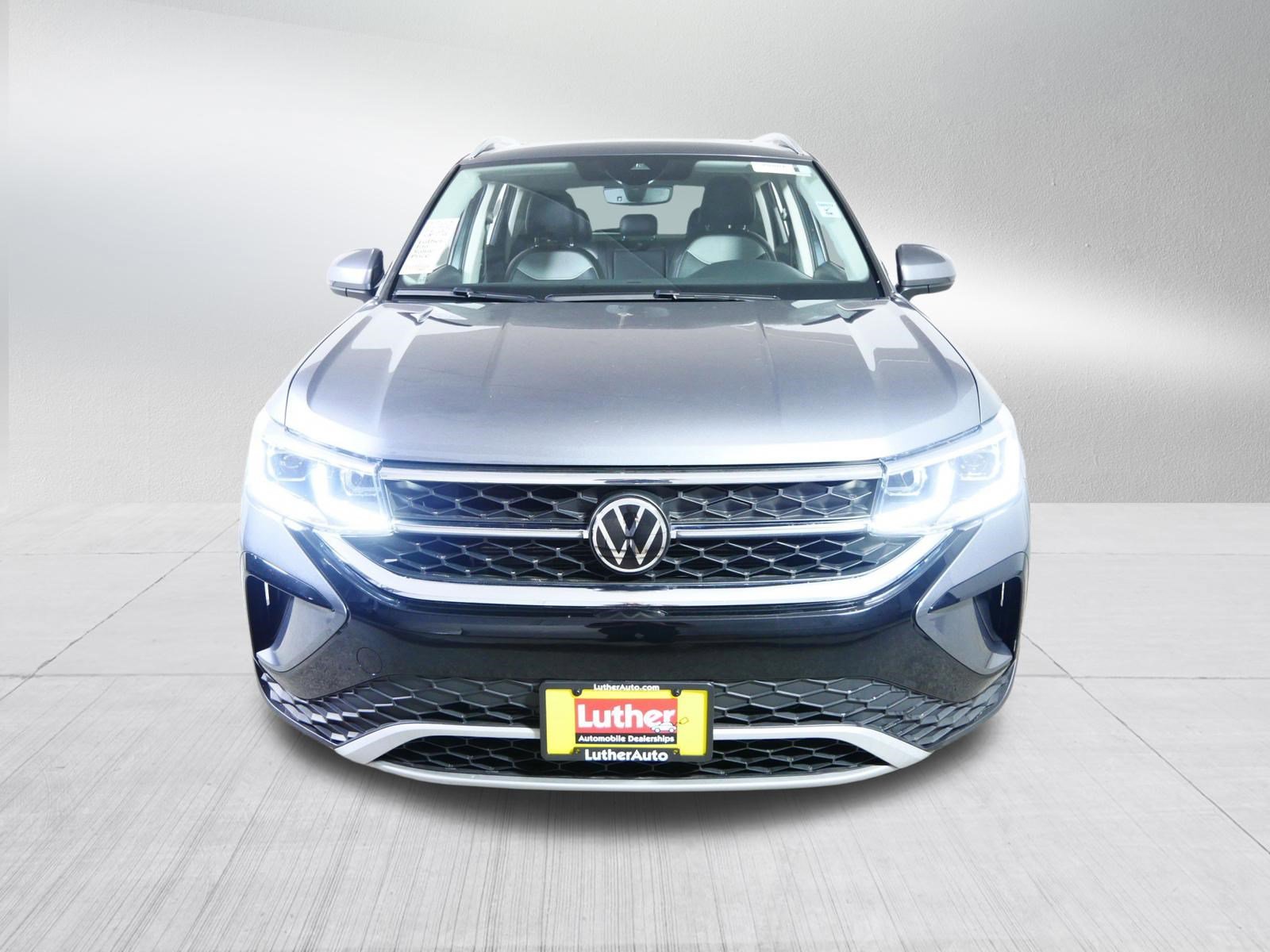 Used 2023 Volkswagen Taos SEL image 2