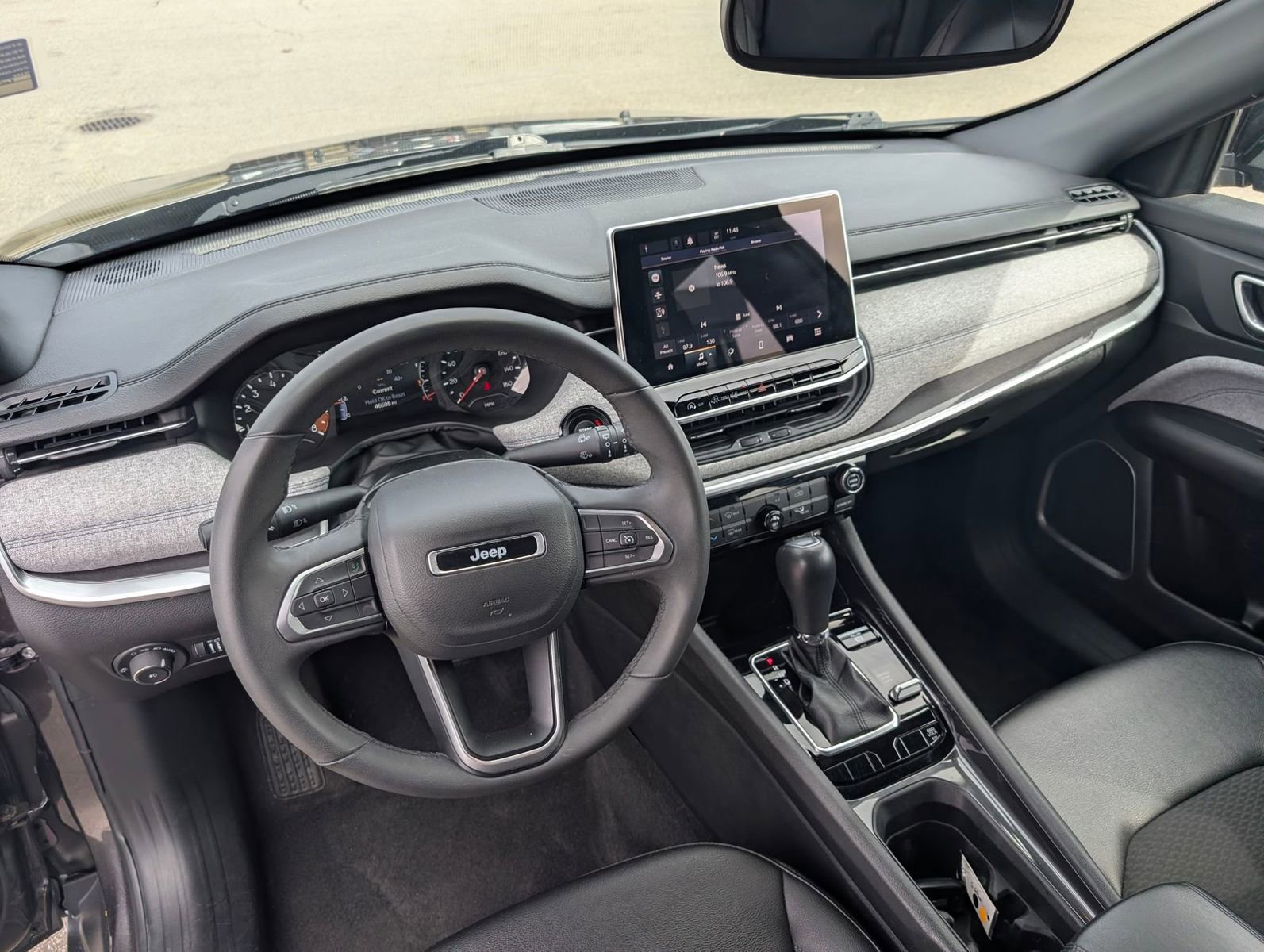 Used 2024 Jeep Compass Latitude image 10