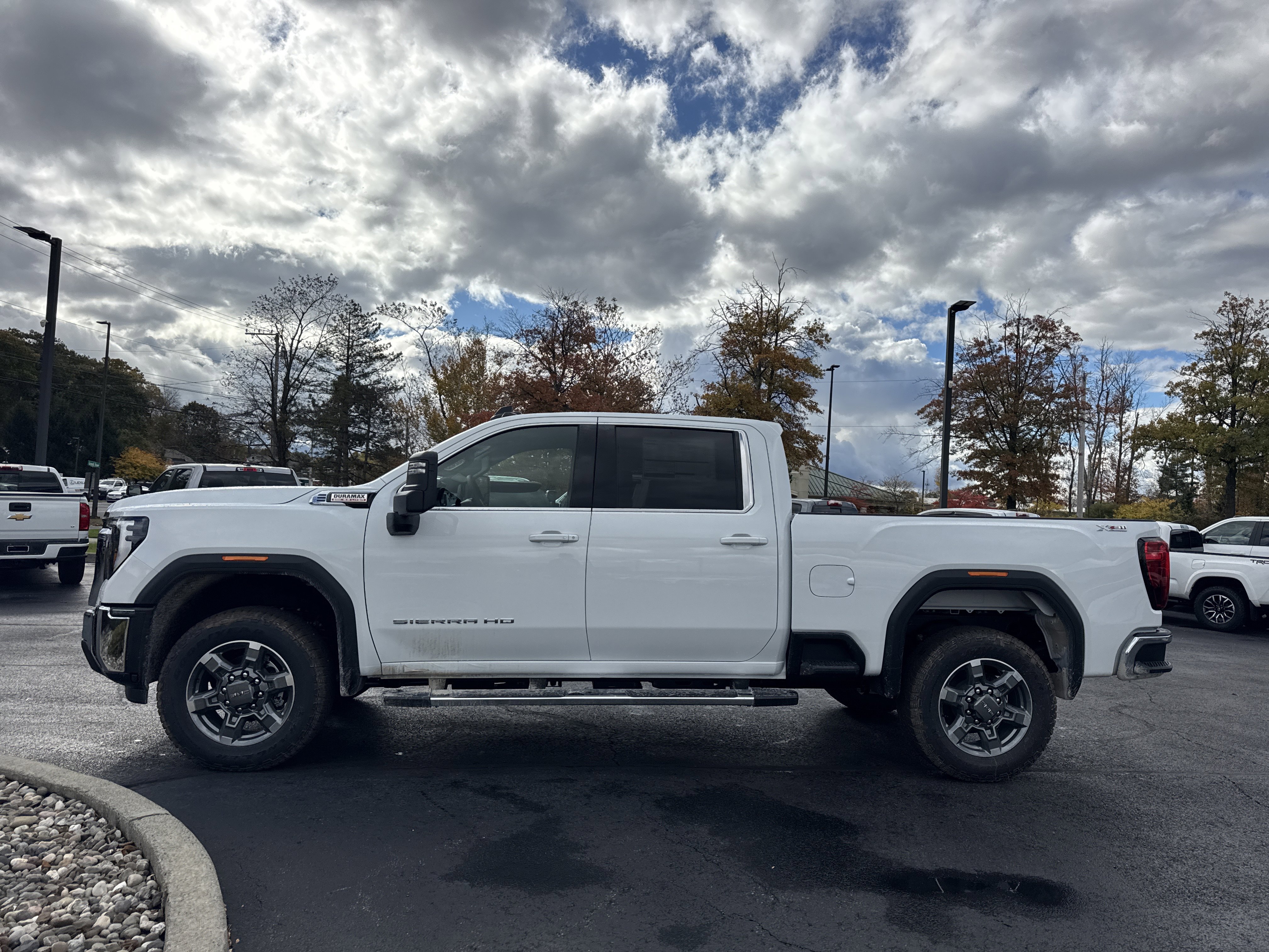 New 2026 GMC Sierra 2500 SLE w/ Preferred Package image 9