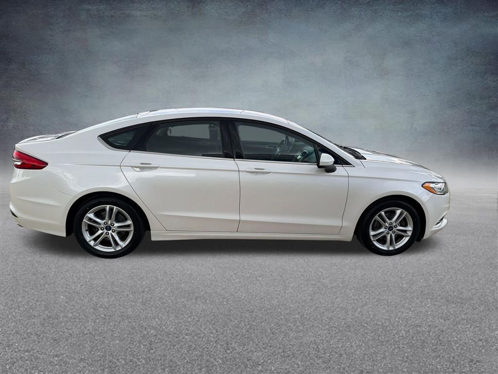Used 2018 Ford Fusion SE w/ Fusion SE Technology Package FWD image 6