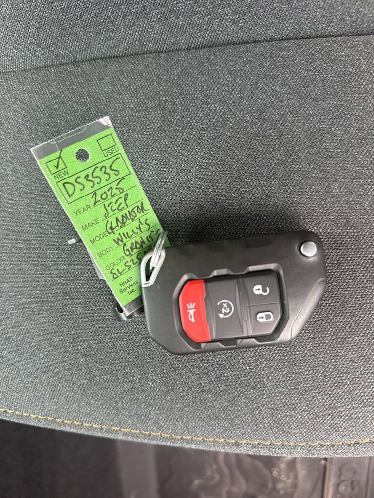 New 2025 Jeep Gladiator Willys image 32