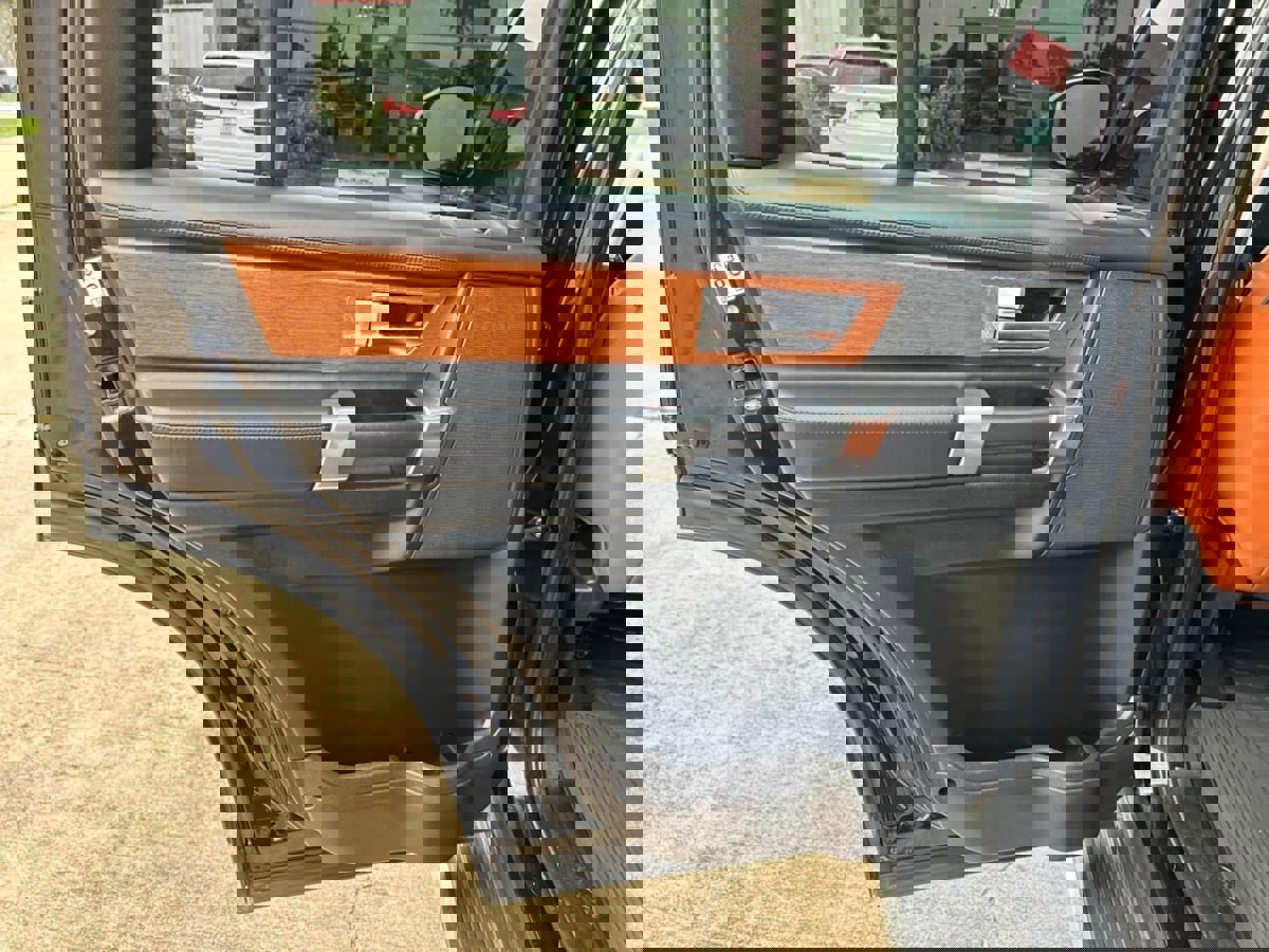 Used 2016 Land Rover LR4 HSE LUX image 16