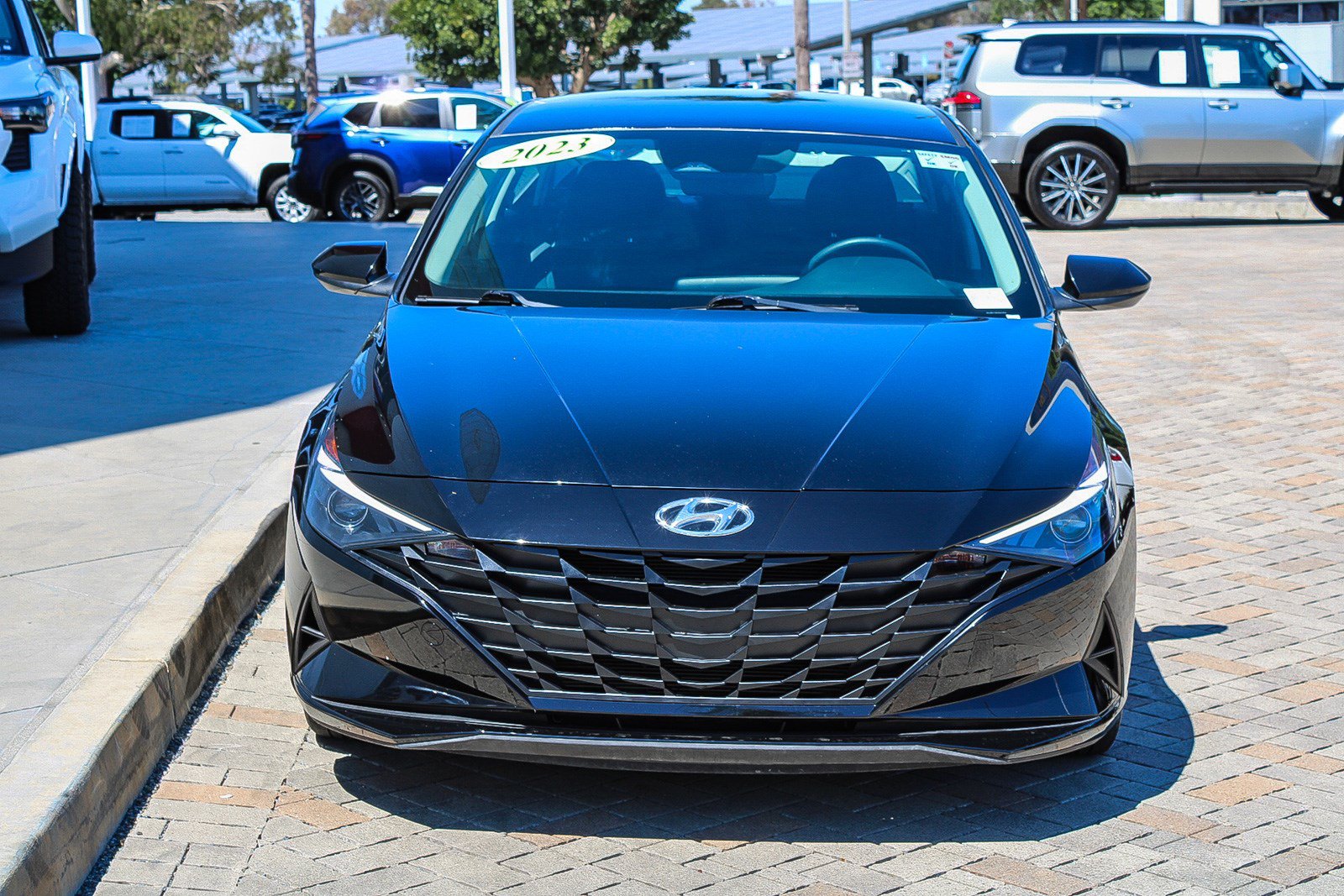Used 2023 Hyundai Elantra SE FWD video 2