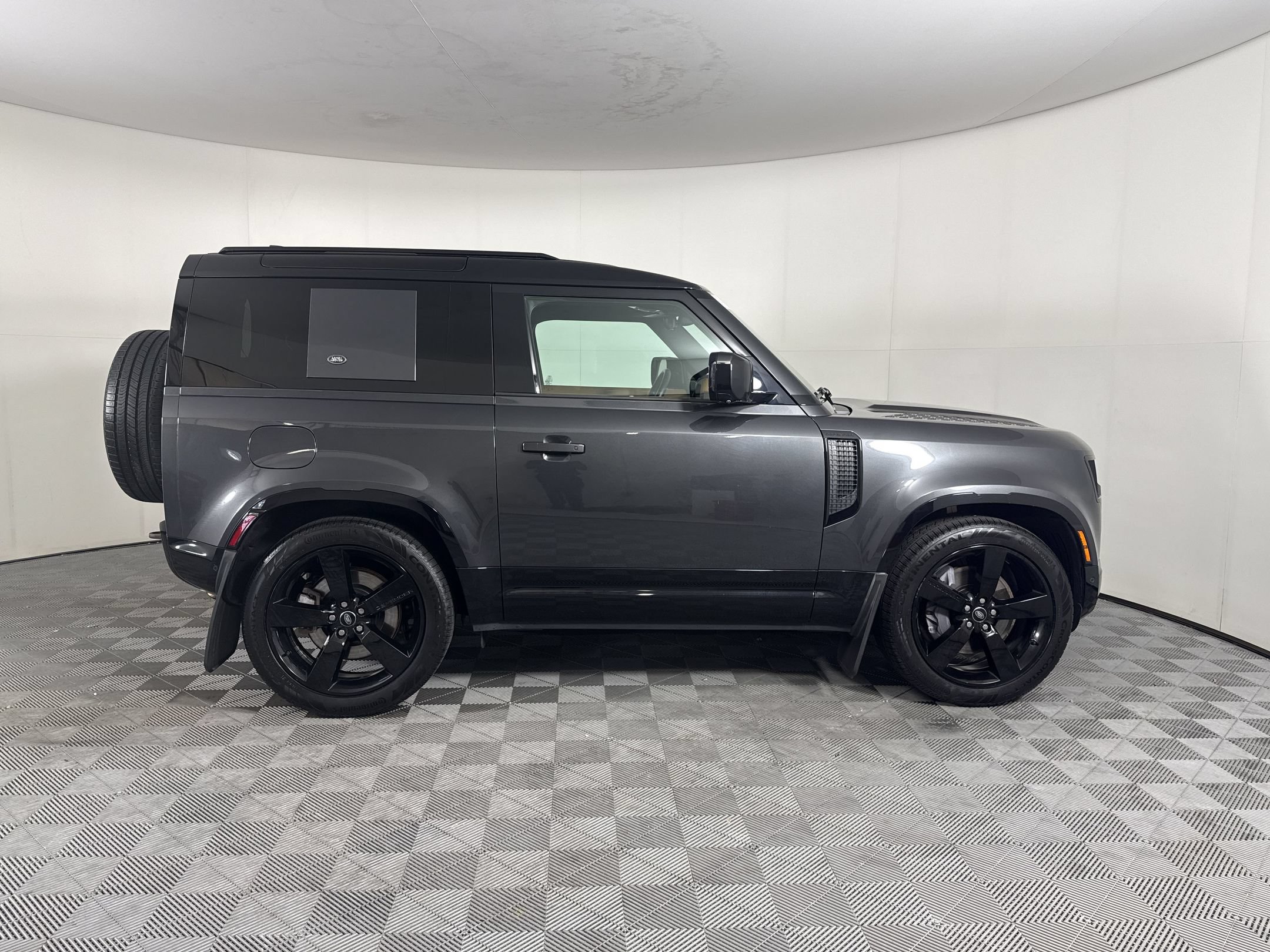 Used 2023 Land Rover Defender 90 X-Dynamic SE AWD/4WD image 8