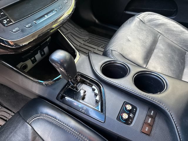 Used 2015 Toyota Avalon Limited w/ Technology Package FWD image 20