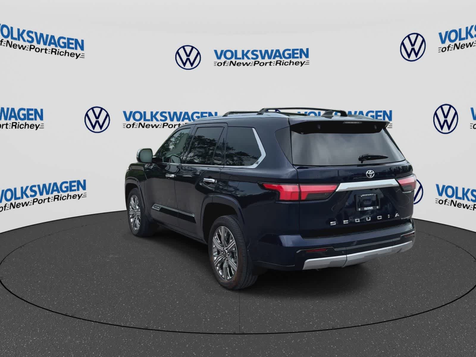 Used 2025 Toyota Sequoia Capstone AWD/4WD image 6