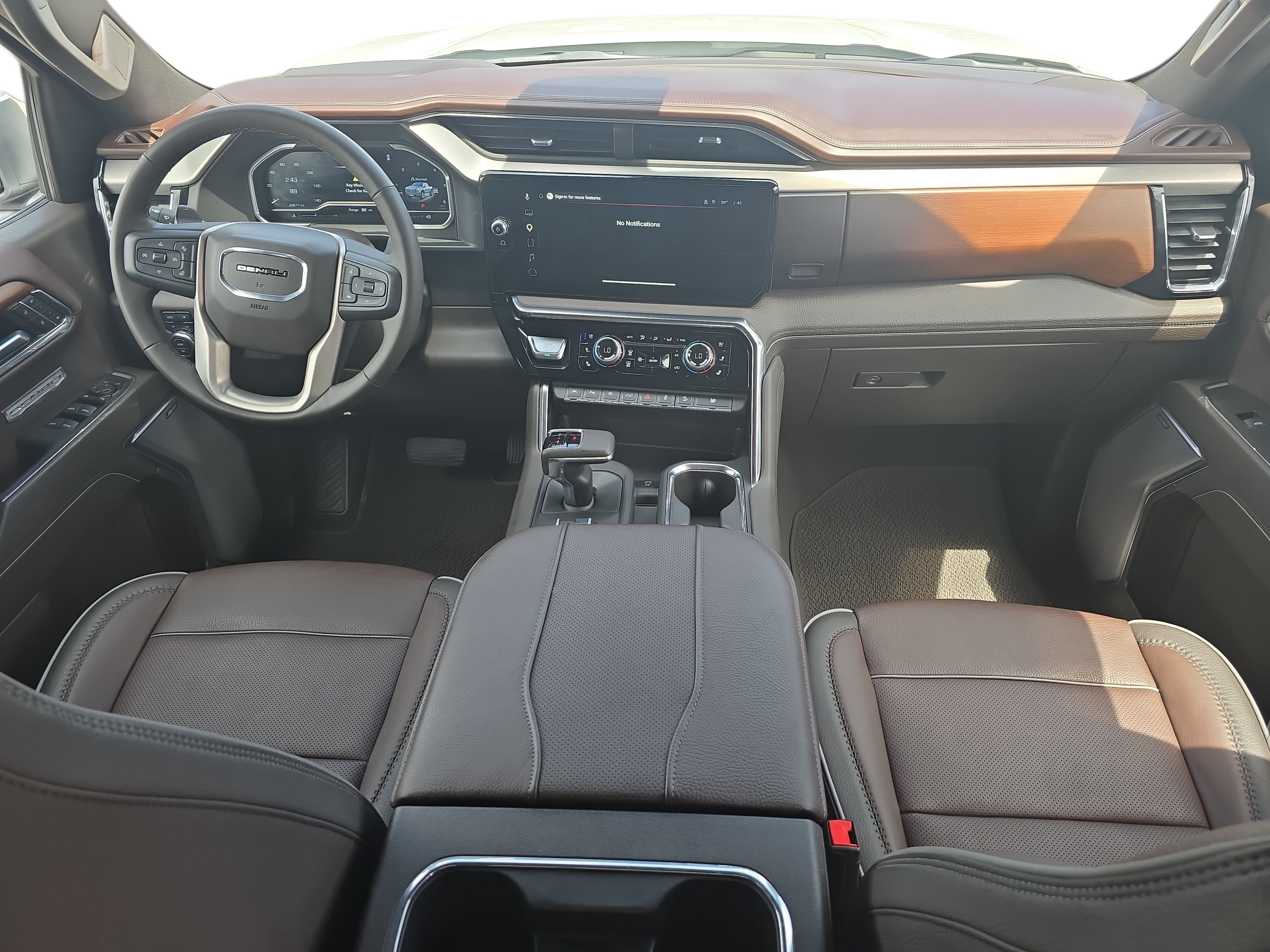 Used 2023 GMC Sierra 1500 Denali AWD/4WD image 9