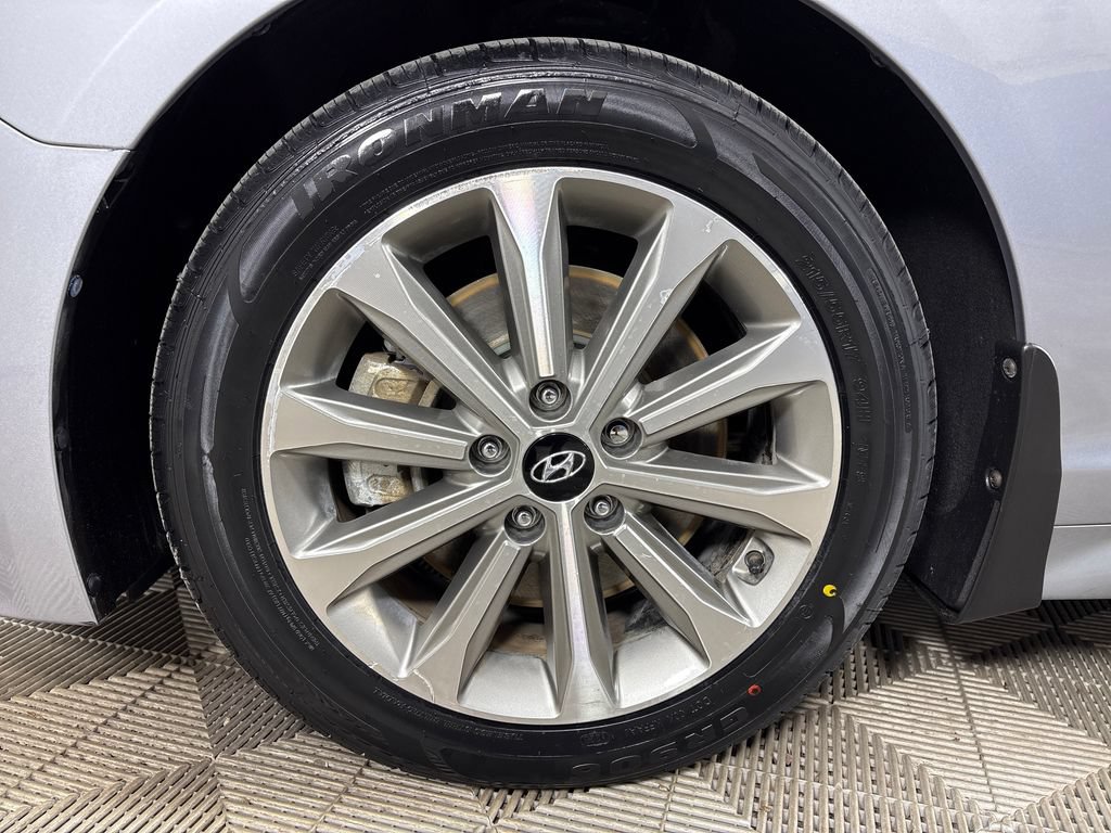 Used 2017 Hyundai Sonata Limited w/ Ultimate Package 04 FWD image 13